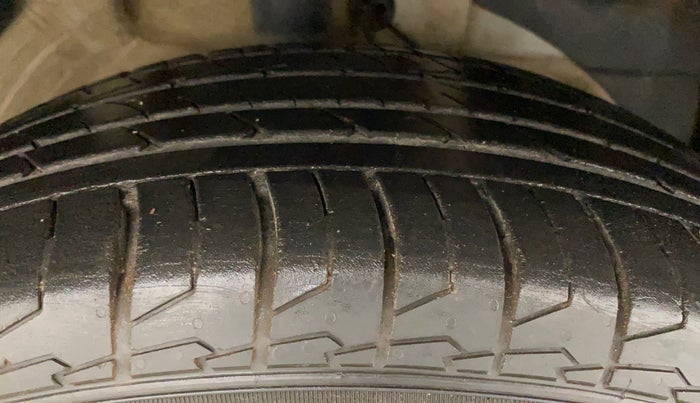 2019 MG HECTOR SHARP 1.5 DCT PETROL, Petrol, Automatic, 37,774 km, Right Front Tyre Tread