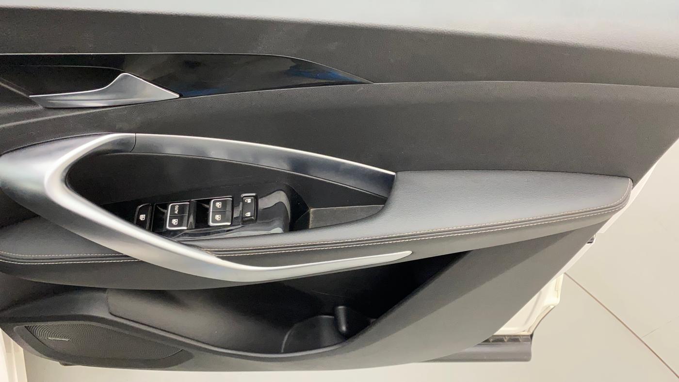 2019 MG HECTOR SHARP 1.5 DCT PETROL, Petrol, Automatic, 37,774 km, Driver Side Door Panels Control