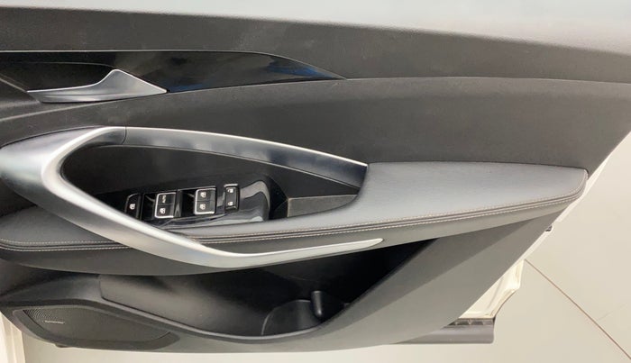 2019 MG HECTOR SHARP 1.5 DCT PETROL, Petrol, Automatic, 37,774 km, Driver Side Door Panels Control