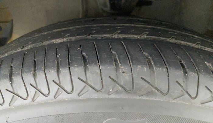 2011 Hyundai i10 SPORTZ 1.2 KAPPA2, Petrol, Manual, 57,030 km, Left Front Tyre Tread