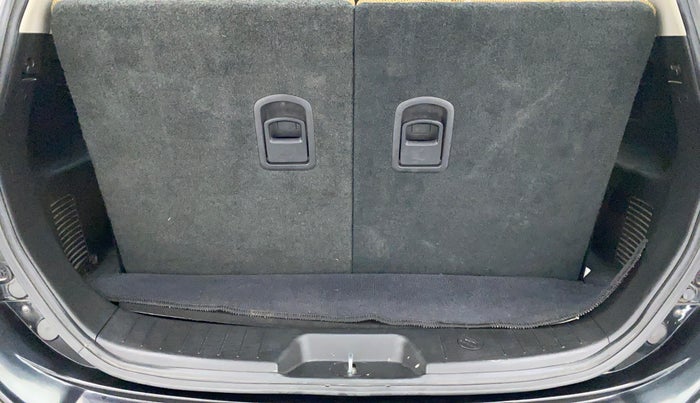 2019 Mahindra XUV500 W7 FWD, Diesel, Manual, 17,141 km, Boot Inside