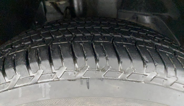 2019 Mahindra XUV500 W7 FWD, Diesel, Manual, 17,141 km, Right Front Tyre Tread