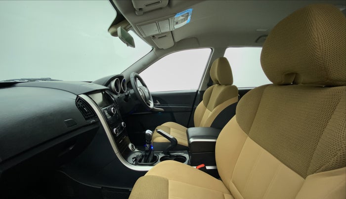 2019 Mahindra XUV500 W7 FWD, Diesel, Manual, 17,141 km, Right Side Front Door Cabin
