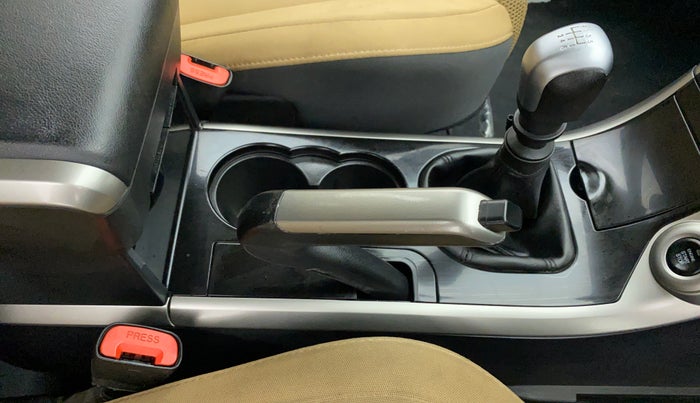 2019 Mahindra XUV500 W7 FWD, Diesel, Manual, 17,141 km, Gear Lever