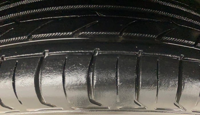 2016 Maruti Wagon R 1.0 VXI AMT, Petrol, Automatic, 44,793 km, Right Front Tyre Tread