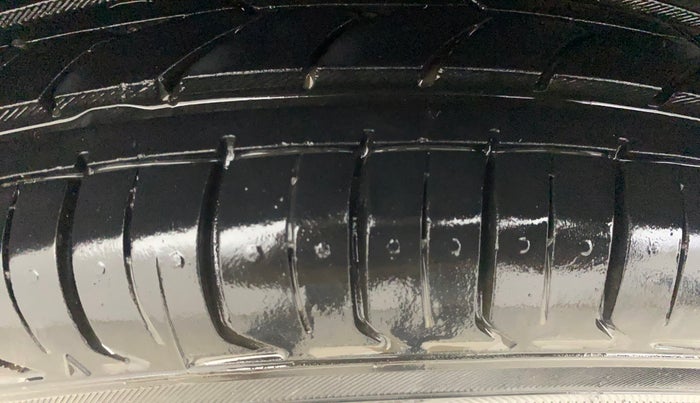 2016 Maruti Wagon R 1.0 VXI AMT, Petrol, Automatic, 44,793 km, Right Rear Tyre Tread