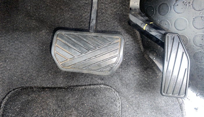 2016 Maruti Wagon R 1.0 VXI AMT, Petrol, Automatic, 44,793 km, Pedals