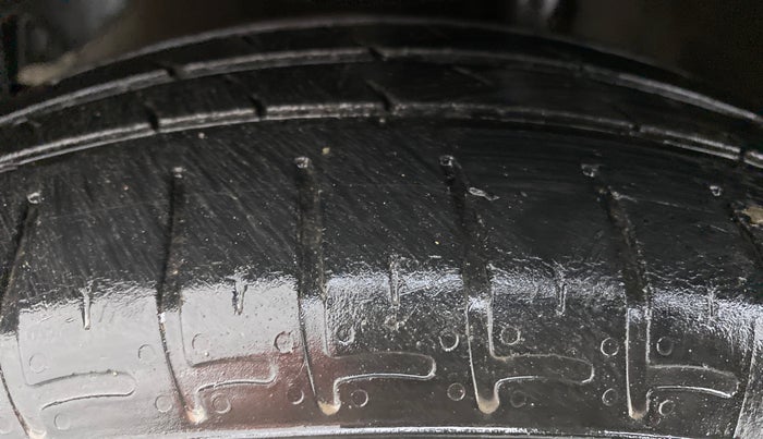 2020 Hyundai GRAND I10 NIOS SPORTZ CNG MT, CNG, Manual, 54,905 km, Left Front Tyre Tread