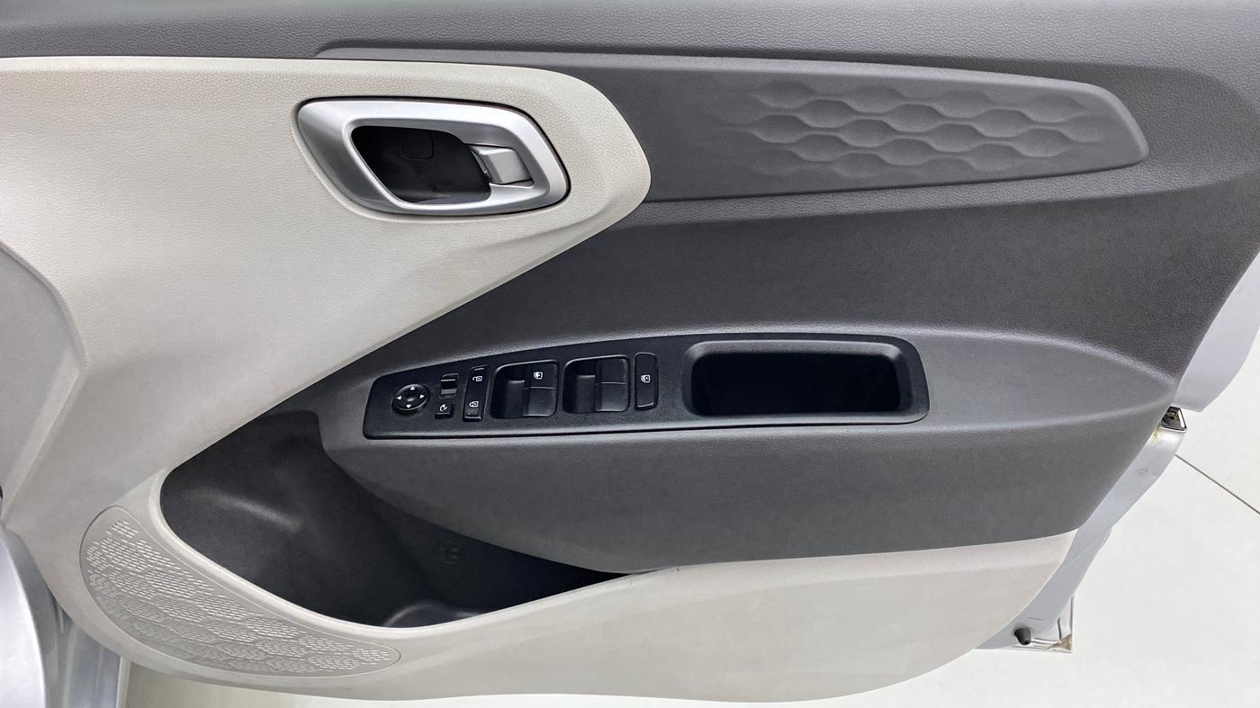 2020 Hyundai GRAND I10 NIOS SPORTZ CNG MT, CNG, Manual, 54,905 km, Driver Side Door Panels Control