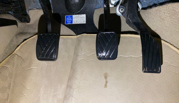 2017 Maruti Ciaz DELTA 1.4 MT PETROL, Petrol, Manual, 63,096 km, Pedals