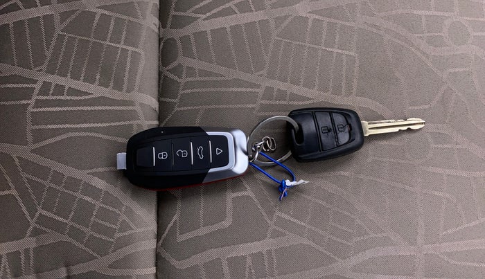 2016 Hyundai i10 MAGNA 1.1, Petrol, Manual, 57,449 km, Key Close Up