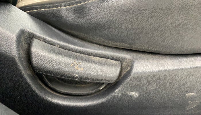 2016 Hyundai i10 MAGNA 1.1, Petrol, Manual, 57,449 km, Driver Side Adjustment Panel