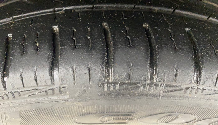 2016 Hyundai i10 MAGNA 1.1, Petrol, Manual, 57,449 km, Left Front Tyre Tread