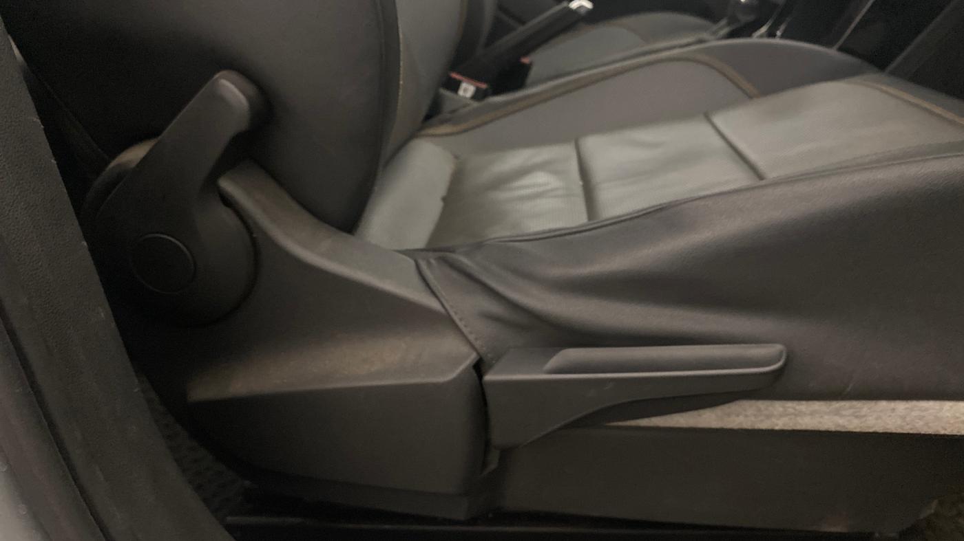 2023 Skoda KUSHAQ STYLE 1.0L TSI AT (6 AIRBAGS), Petrol, Automatic, 30,962 km, Driver Side Adjustment Panel