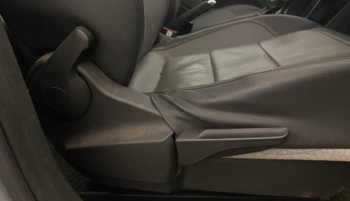 2023 Skoda KUSHAQ STYLE 1.0L TSI AT (6 AIRBAGS), Petrol, Automatic, 30,962 km, Driver Side Adjustment Panel