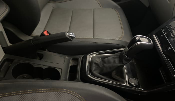 2023 Skoda KUSHAQ STYLE 1.0L TSI AT (6 AIRBAGS), Petrol, Automatic, 30,962 km, Gear Lever