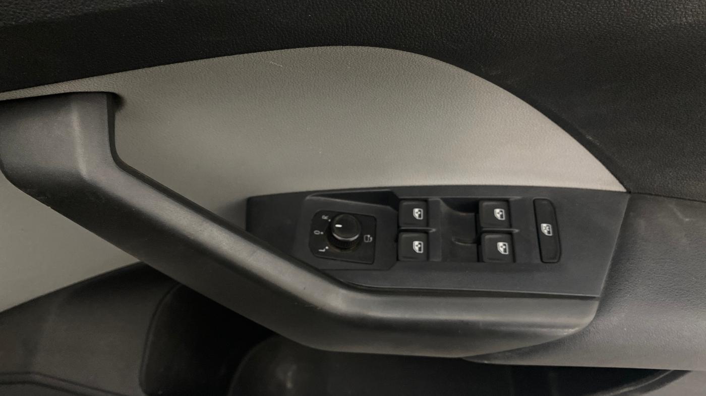 2023 Skoda KUSHAQ STYLE 1.0L TSI AT (6 AIRBAGS), Petrol, Automatic, 30,962 km, Driver Side Door Panels Control
