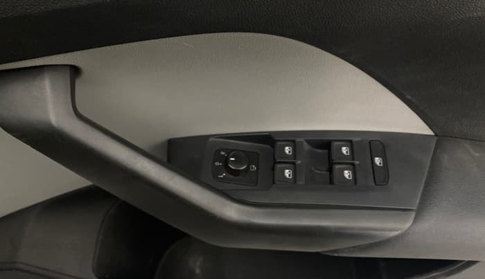 2023 Skoda KUSHAQ STYLE 1.0L TSI AT (6 AIRBAGS), Petrol, Automatic, 30,962 km, Driver Side Door Panels Control