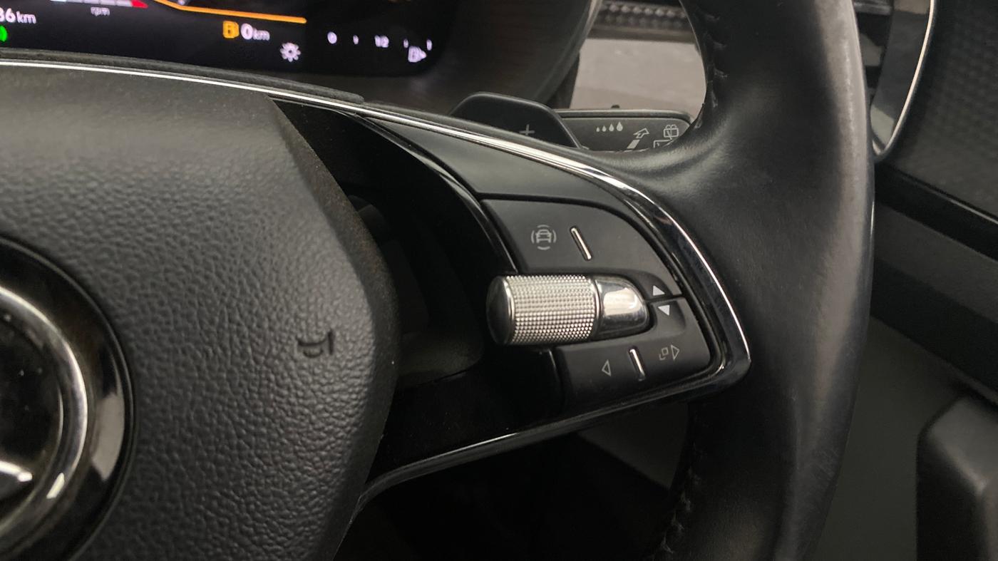 2023 Skoda KUSHAQ STYLE 1.0L TSI AT (6 AIRBAGS), Petrol, Automatic, 30,962 km, Adaptive Cruise Control
