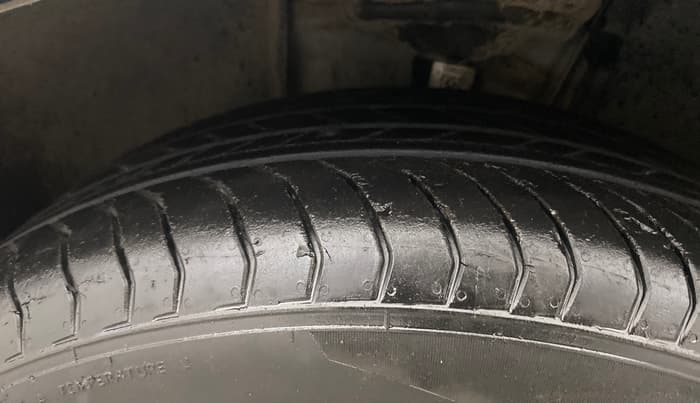 2023 Skoda KUSHAQ STYLE 1.0L TSI AT (6 AIRBAGS), Petrol, Automatic, 30,962 km, Left Front Tyre Tread