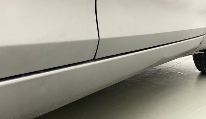 2013 Maruti Swift VXI, Petrol, Manual, 80,824 km, Right running board - Slightly dented