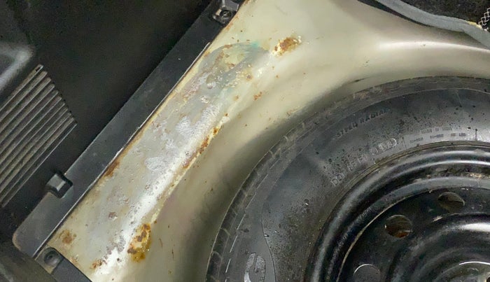 2013 Maruti Swift VXI, Petrol, Manual, 80,824 km, Boot floor - Slightly dented