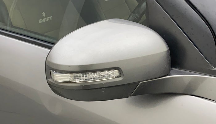 2013 Maruti Swift VXI, Petrol, Manual, 80,824 km, Right rear-view mirror - Indicator light has minor damage