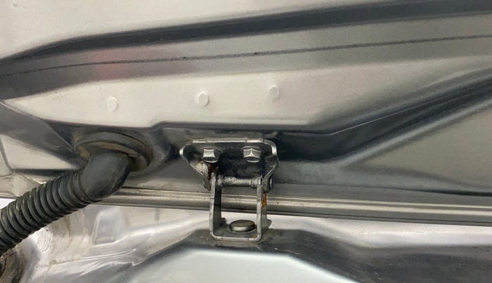 2013 Maruti Swift VXI, Petrol, Manual, 80,824 km, Dicky (Boot door) - Slightly rusted