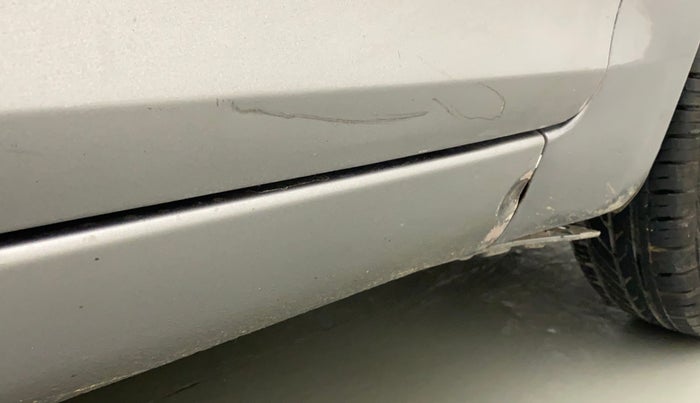 2013 Maruti Swift VXI, Petrol, Manual, 80,824 km, Right running board - Slightly rusted