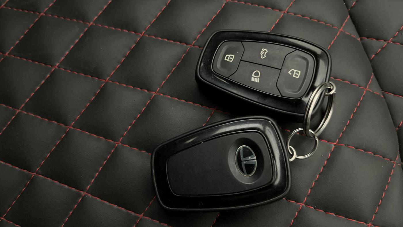 2019 Tata NEXON XZ PLUS PETROL DUAL TONE, Petrol, Manual, 41,765 km, Key Close Up