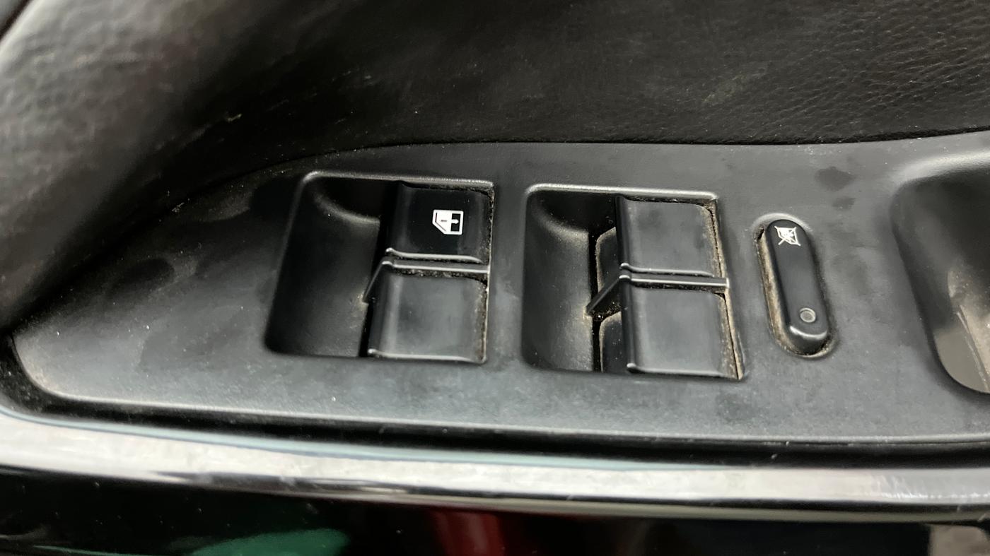 2019 Tata NEXON XZ PLUS PETROL DUAL TONE, Petrol, Manual, 41,765 km, Driver Side Door Panels Control