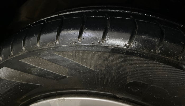 2015 Hyundai Grand i10 SPORTZ 1.2 KAPPA VTVT, Petrol, Manual, 50,149 km, Right Front Tyre Tread