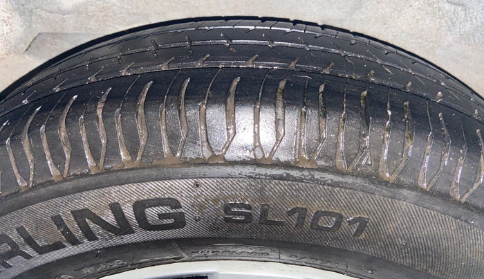 2016 Hyundai i10 MAGNA 1.1, Petrol, Manual, 73,003 km, Right Rear Tyre Tread