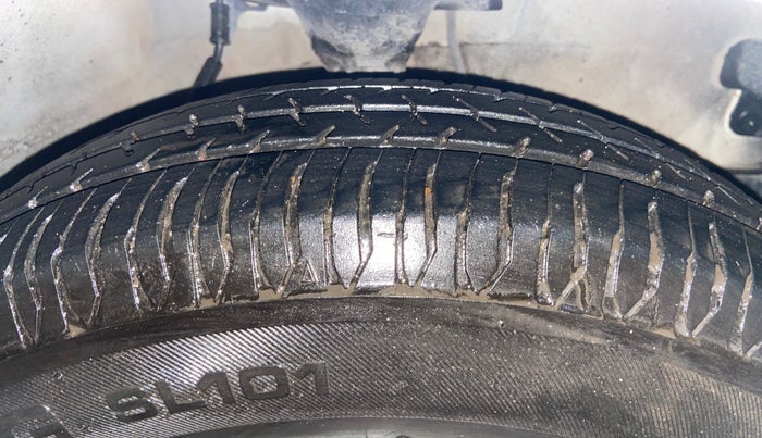 2016 Hyundai i10 MAGNA 1.1, Petrol, Manual, 73,003 km, Right Front Tyre Tread