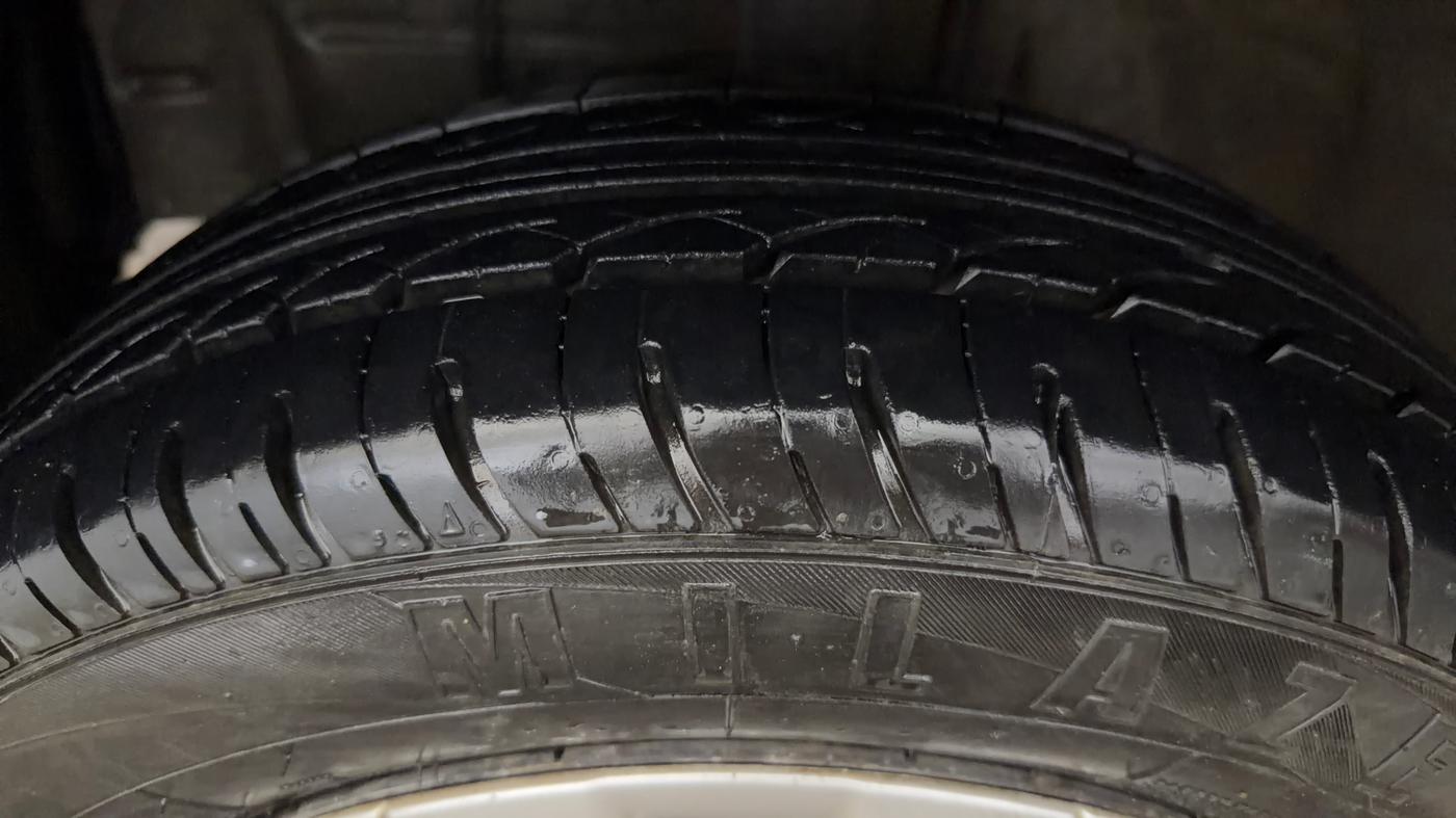 2018 Toyota Etios Liva V, Petrol, Manual, 33,406 km, Left Front Tyre Tread