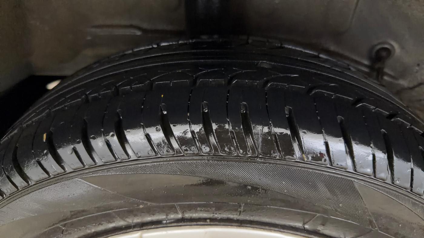 2018 Toyota Etios Liva V, Petrol, Manual, 33,406 km, Right Rear Tyre Tread