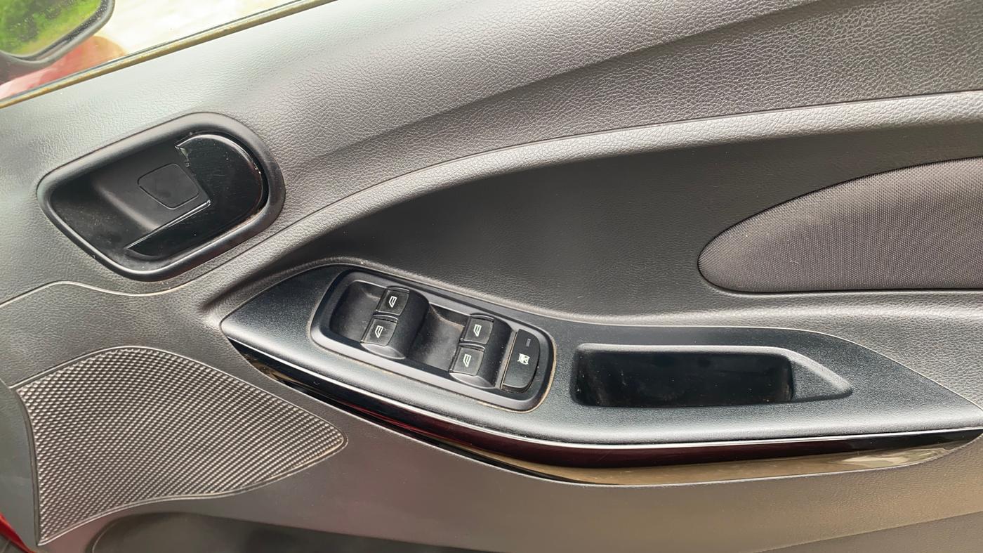 2021 Ford New Figo TITANIUM 1.5 PETROL AT, Petrol, Automatic, 29,519 km, Driver Side Door Panels Control