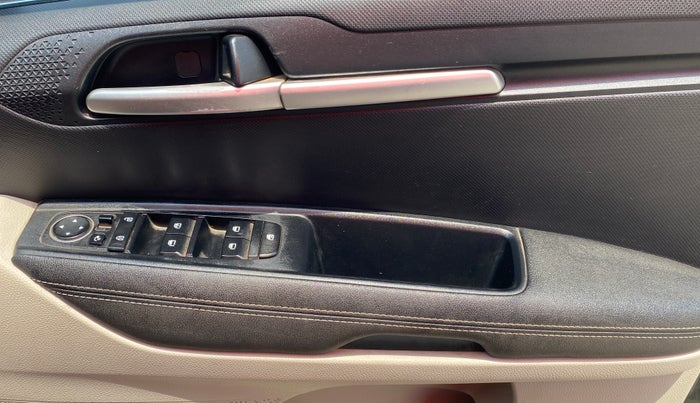 2023 KIA SONET HTX 1.5D IMT, Diesel, Manual, 64,299 km, Driver Side Door Panels Control