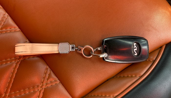 2023 KIA SONET HTX 1.5D IMT, Diesel, Manual, 64,299 km, Key Close Up