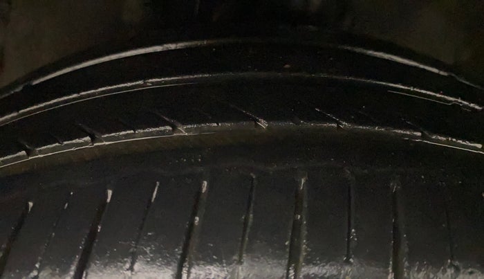 2014 Hyundai i20 SPORTZ 1.4 CRDI, Diesel, Manual, 75,389 km, Left Front Tyre Tread