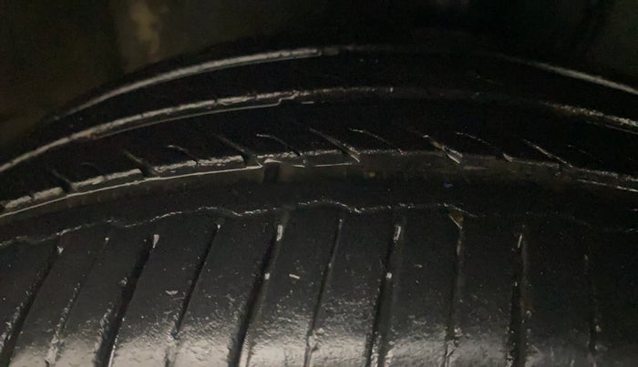 2014 Hyundai i20 SPORTZ 1.4 CRDI, Diesel, Manual, 75,389 km, Right Front Tyre Tread