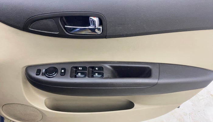 2014 Hyundai i20 SPORTZ 1.4 CRDI, Diesel, Manual, 75,389 km, Driver Side Door Panels Control