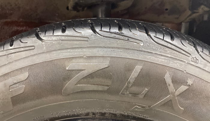 2017 Maruti Swift VDI, Diesel, Manual, 1,07,604 km, Right Front Tyre Tread