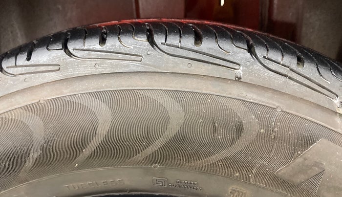 2017 Maruti Swift VDI, Diesel, Manual, 1,07,604 km, Left Rear Tyre Tread