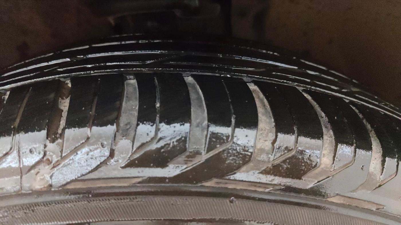 2018 Jeep Compass LIMITED 1.4 PETROL AT, Petrol, Automatic, 70,787 km, Right Front Tyre Tread
