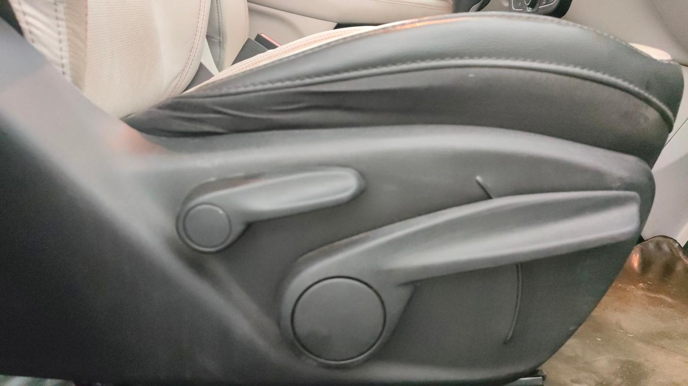 2018 Jeep Compass LIMITED 1.4 PETROL AT, Petrol, Automatic, 70,787 km, Driver Side Adjustment Panel
