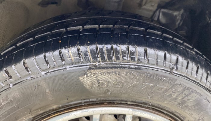 2017 Nissan Sunny XE D, Diesel, Manual, 86,028 km, Right Front Tyre Tread