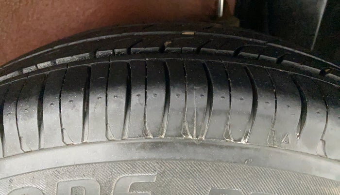 2010 Maruti Ritz VXI, Petrol, Manual, 81,744 km, Left Rear Tyre Tread