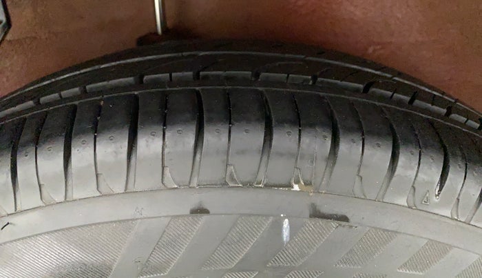 2010 Maruti Ritz VXI, Petrol, Manual, 81,744 km, Right Rear Tyre Tread