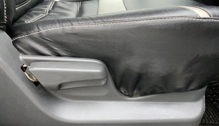 2010 Maruti Ritz VXI, Petrol, Manual, 81,744 km, Driver Side Adjustment Panel